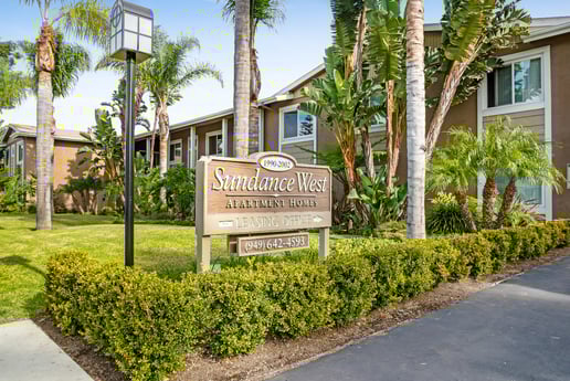 Avison Young brokers $16.35-million apartment building sale in Costa Mesa, CA