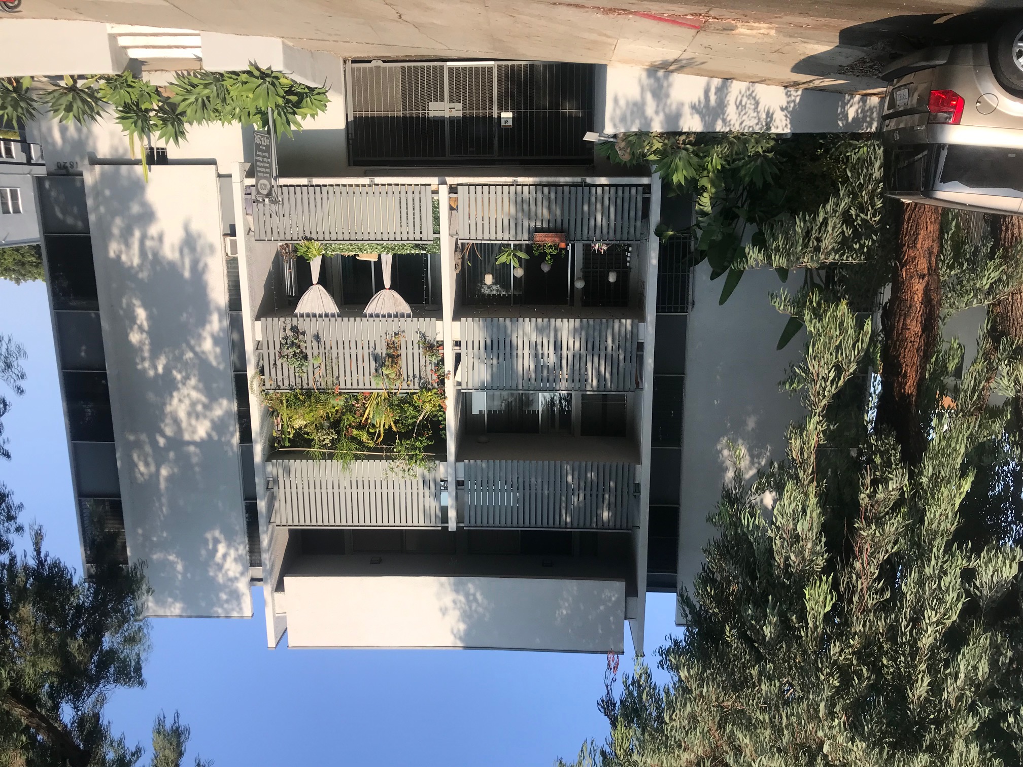 Avison Young brokers $8 million sale of a 24-unit, rent control apartment property in Hollywood