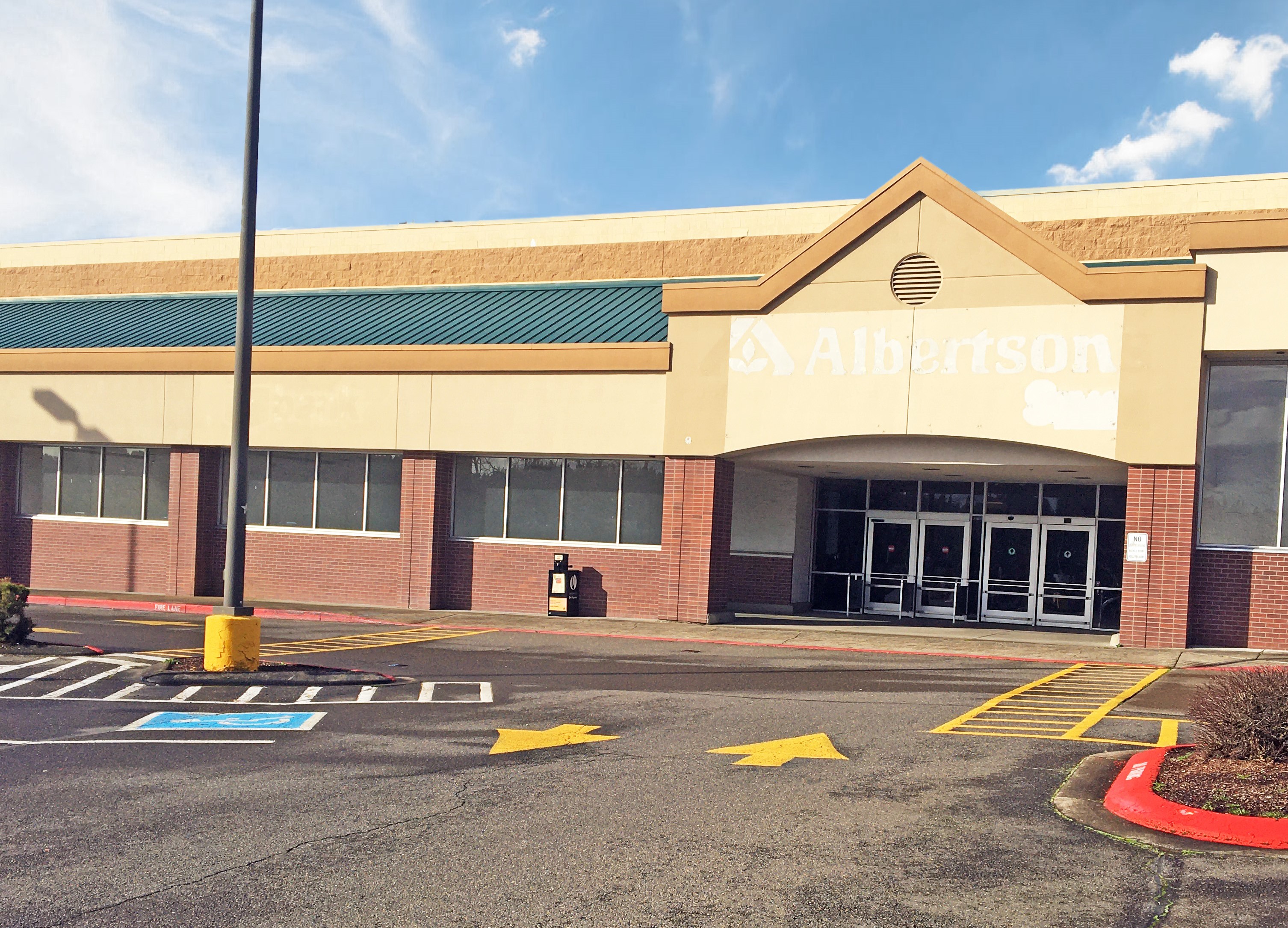 Avison Young’s Maling-Barnes Team announces O\opportunity to acquire STNL retail property occupied by Parkrose Hardware in West Linn, OR