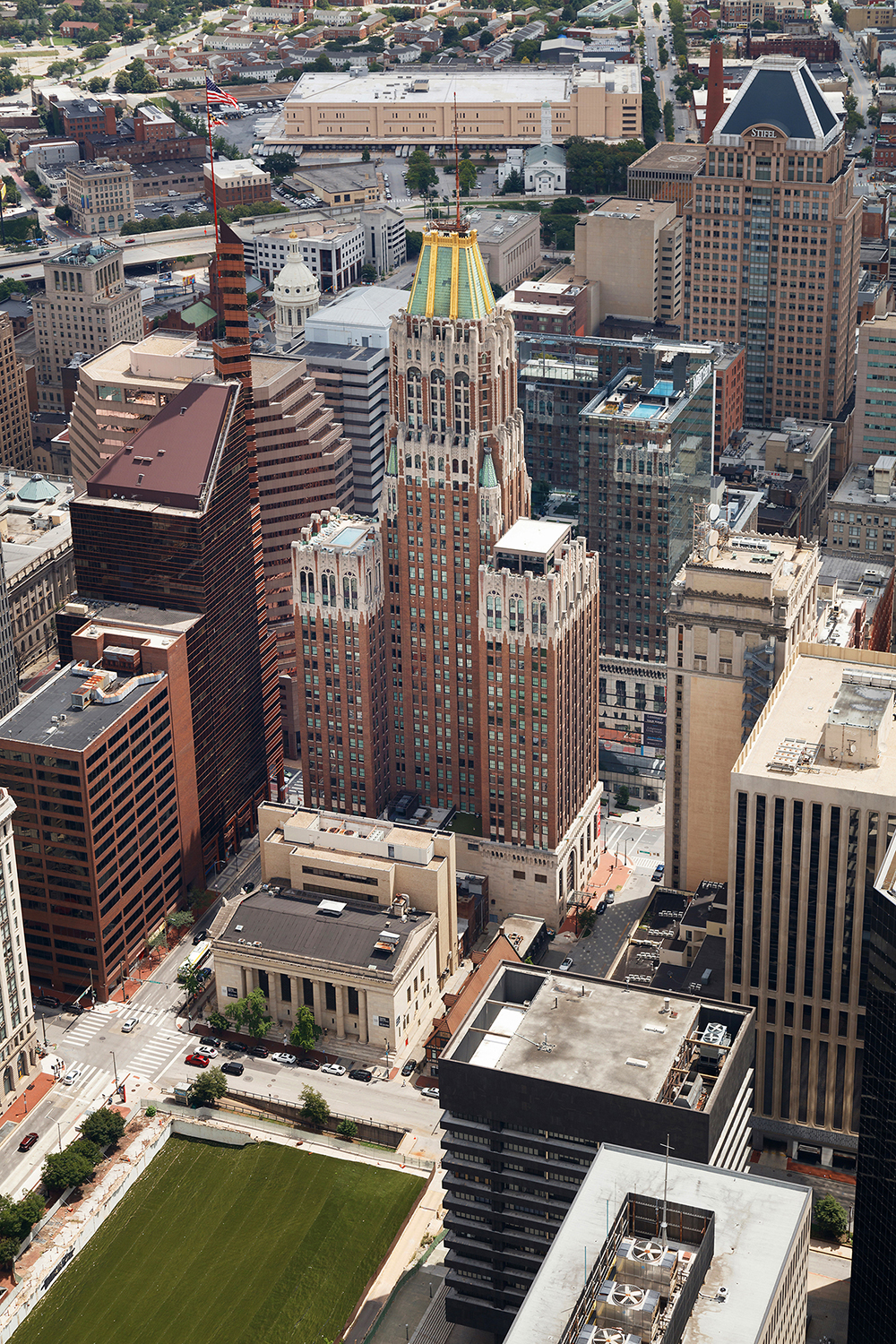 Avison Young brokers $69.2 million sale of 10 Light, an iconic 36-story luxury apartment / retail asset in downtown Baltimore, MD