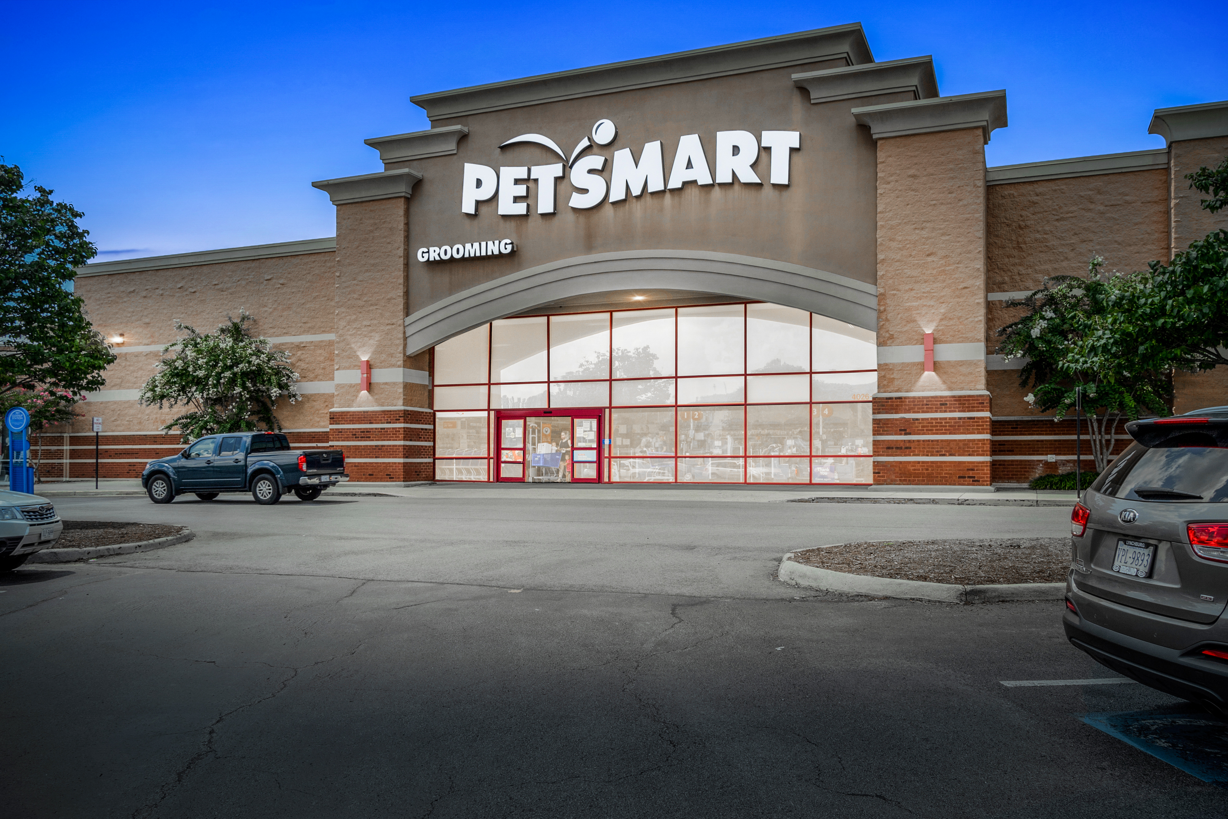 Avison Young brokers $3.8 million sale of single-tenant retail property occupied by PetSmart in Lynchburg, VA