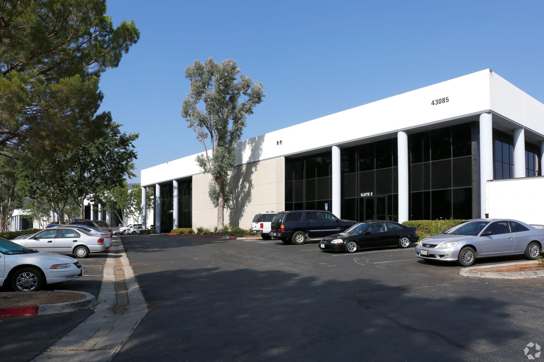 Avison Young negotiates 47,808-sf industrial lease on behalf of
Cali Wine & Vine in Temecula, CA