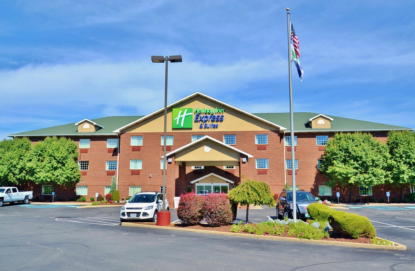 Avison Young transacts on the Holiday Inn Express & Suites Monaca, Pennsylvania