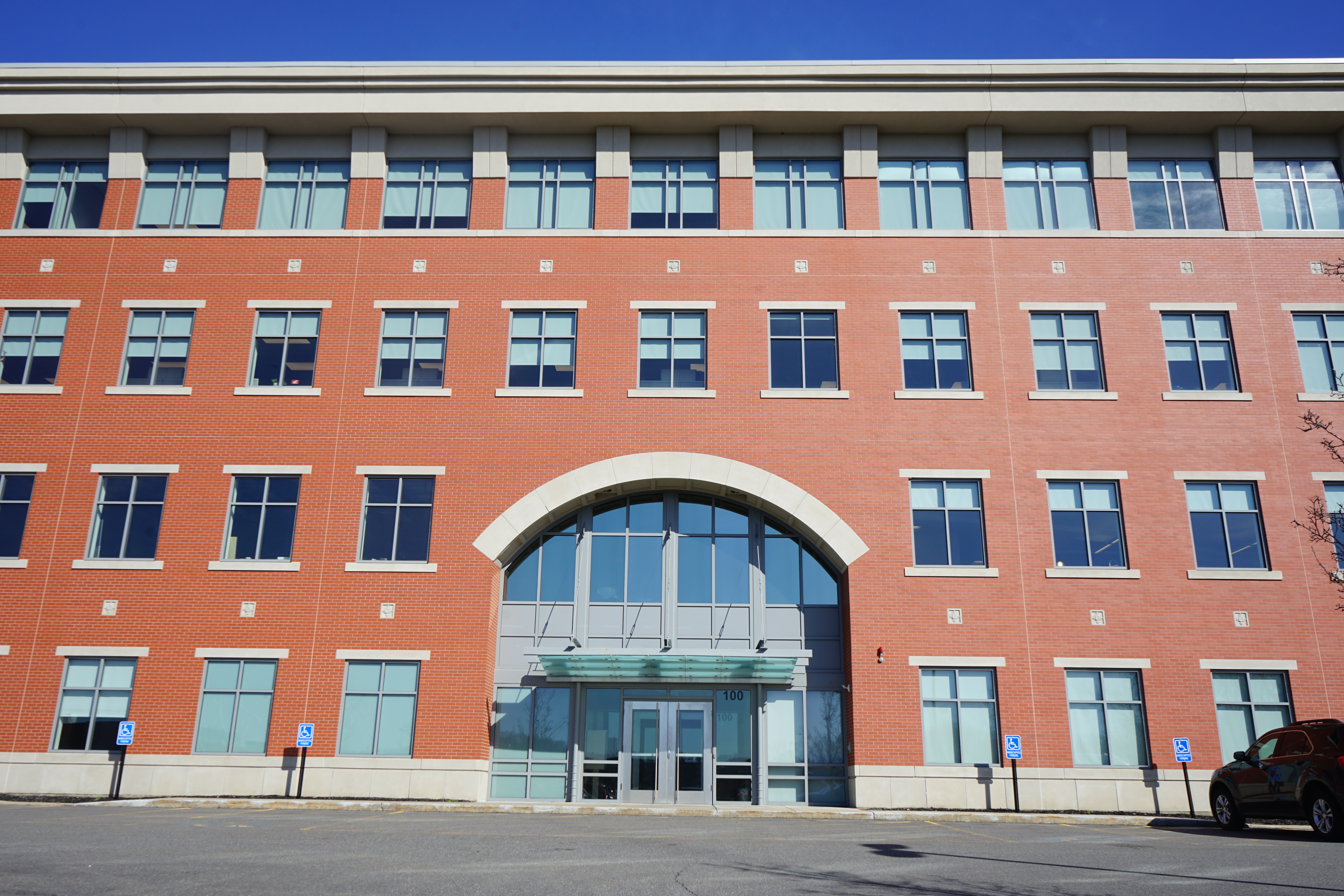 Avison Young brokers sale of 101,834 square foot building and 11-acre land site
in Marlborough, MA