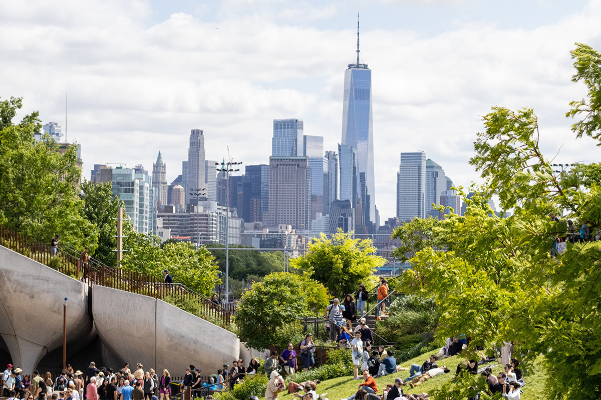 Manhattan office availability climbs to record highs