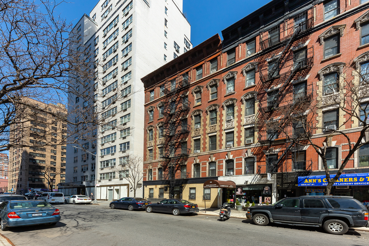 Avison Young’s Tri-State Investment Sales Group announces
bid deadlines for 12-building Upper East Side portfolio