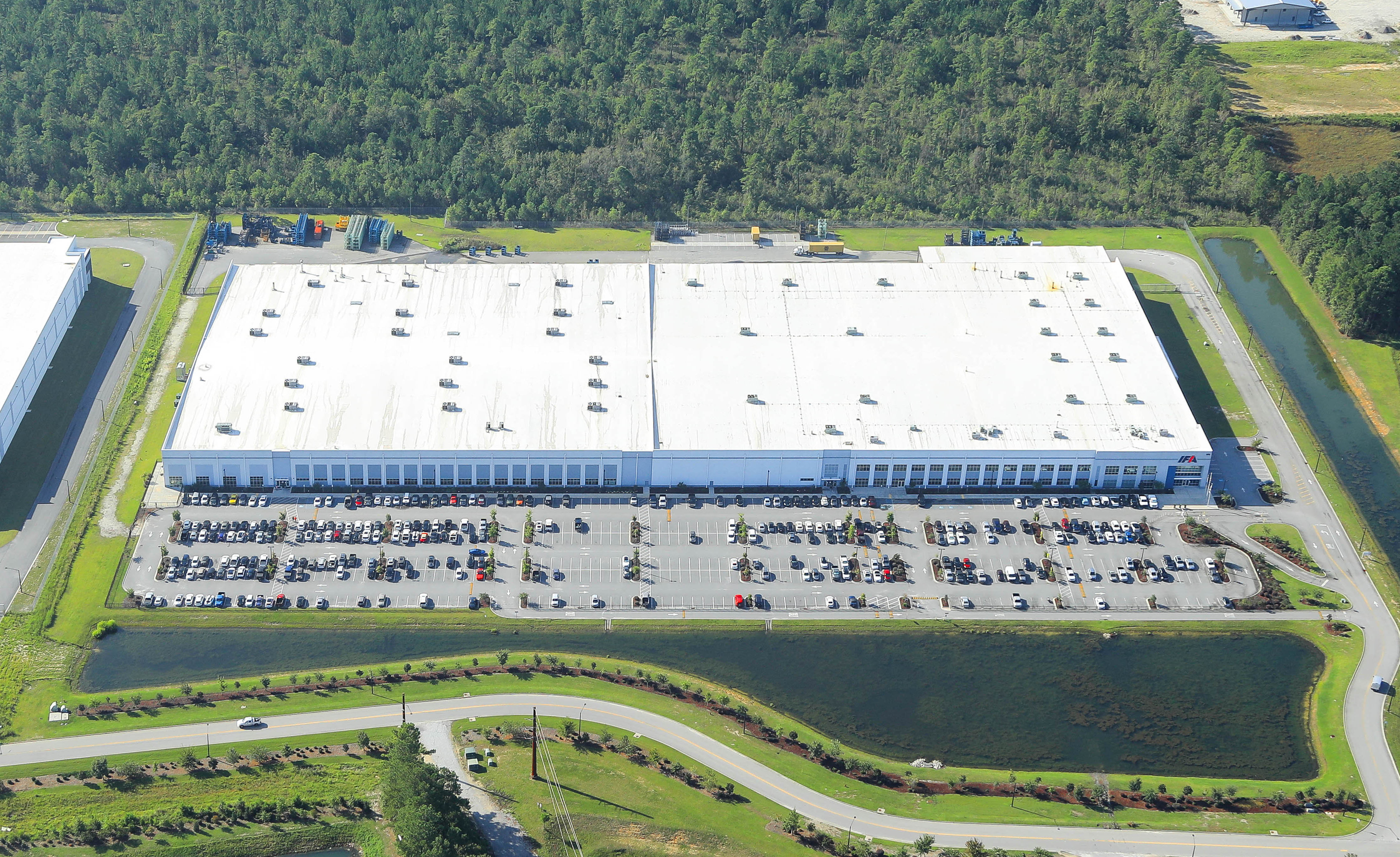 Image for Avison Young brings 448,765-square-foot warehouse and distribution facility in Charleston Trade Center to market article